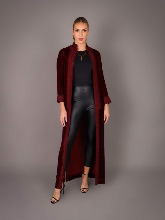 Caftan fait main en Velour et brodé en fil de soie