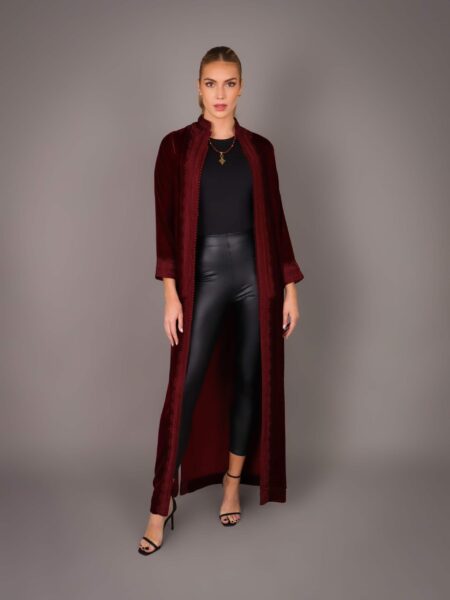 Caftan fait main en Velour et brodé en fil de soie