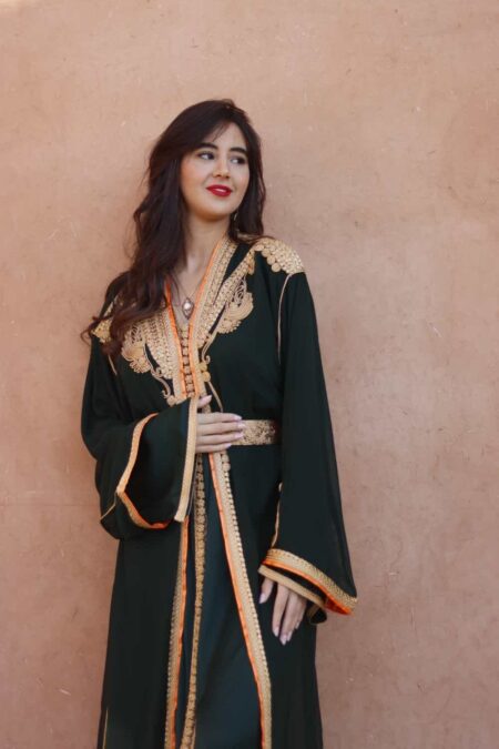 Takchita marocaine traditionnelle ceinturée
