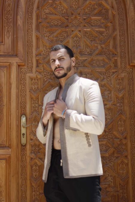 Veste saharienne en lin brodé, chic et léger