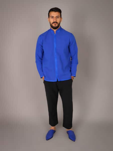 Linen shirt with officer's collar, enhanced by subtle Moroccan embroidery - BLUE SKY