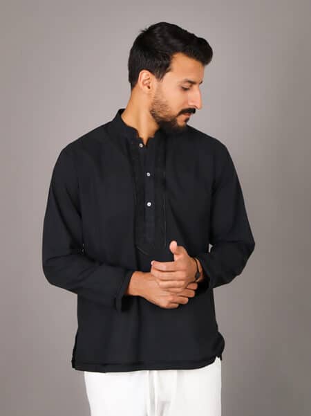 Chemise en lin exquise, magnifiquement ornée de broderie marocaine artisanale - NOIR